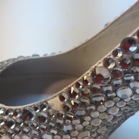 NWOT Crystal Studded Wedding Pumps Size 9 (UK 7 / EURO 39) - - Picture 16 of 16